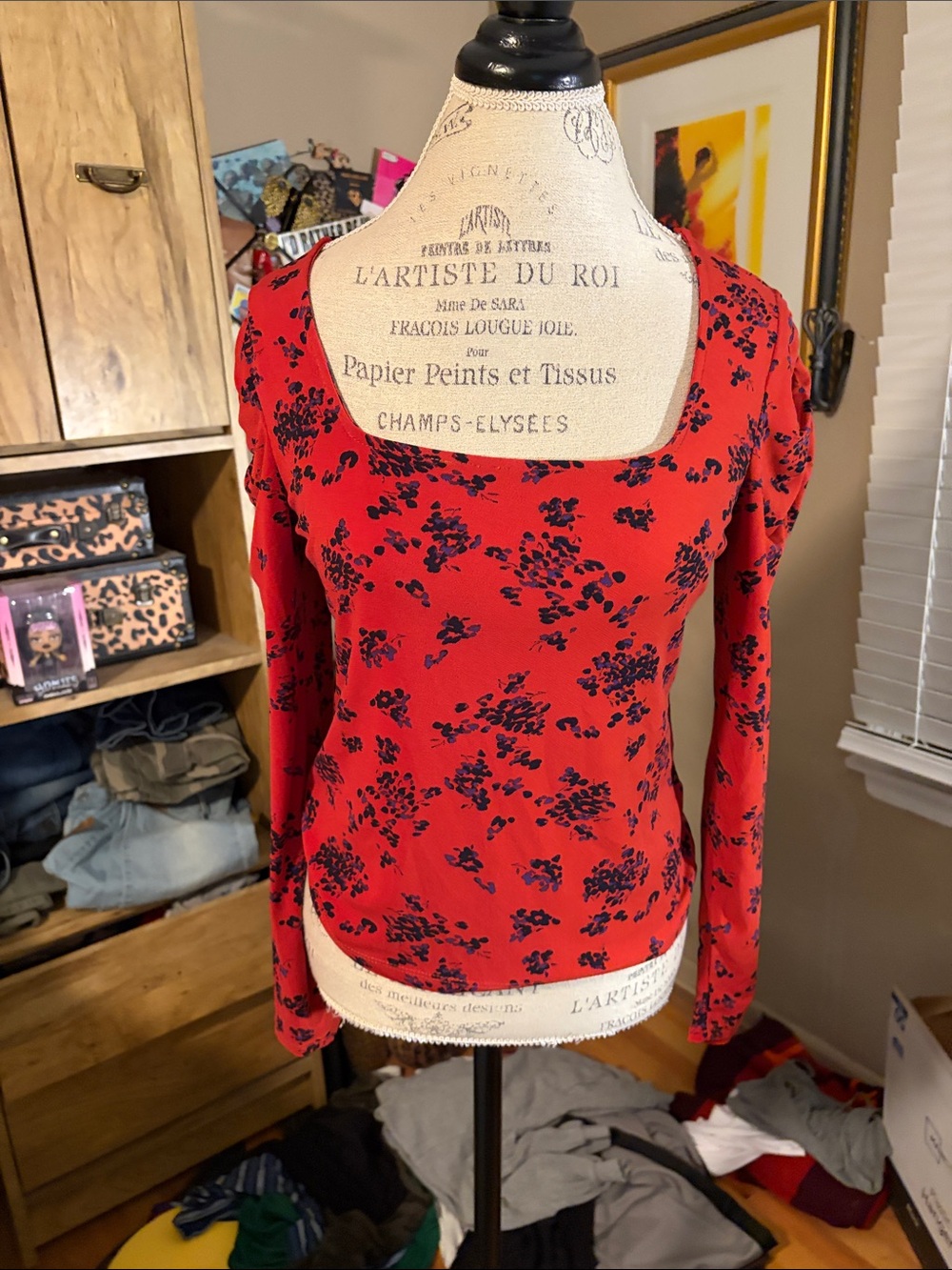 Lush Red Floral Scoop Neck Long-Sleeve Top - Medium